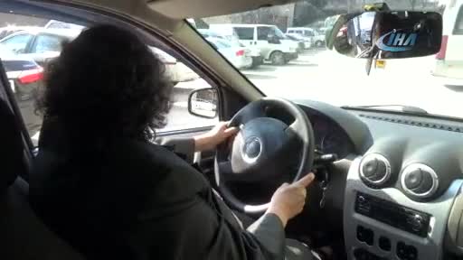 Bursa'da 60 yaşındaki Fadime Abla 22 yıldır direksiyon sallıyor
