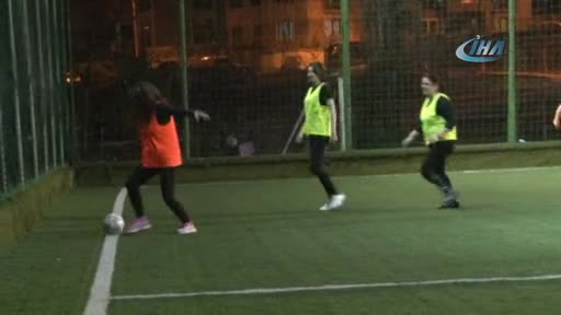Bursa'da "Topuklu kramponlar" sahaya indi
