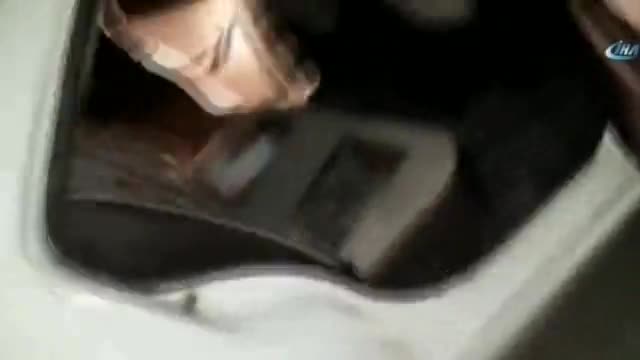 İran polisinden öğrencilere ateş