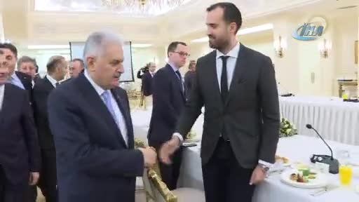 Başbakan, yabancı medya mensuplarıyla bir araya geldi
