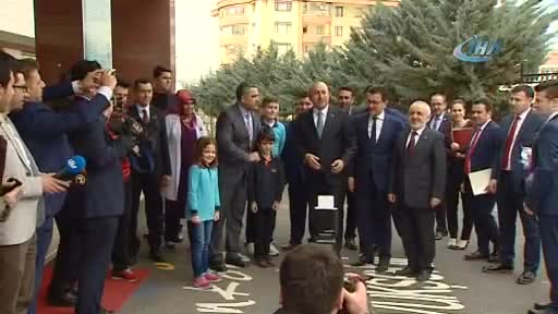 Bakan Çavuşoğlu'ndan öğrencilere 'Arda Turan' sözü