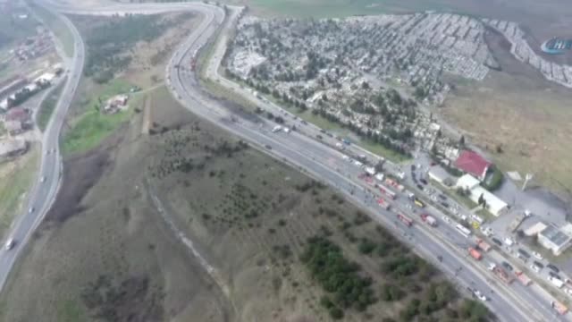Düşen helikopterin enkazı havadan görüntülendi