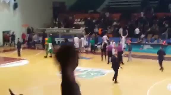 Bursaspor Durmazlar-Eskişehir Basket maçında olaylar çıktı!