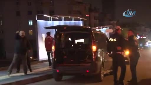Hollanda'nın Türkiye temsilciliklerine giriş ve çıkışlar kapatıldı