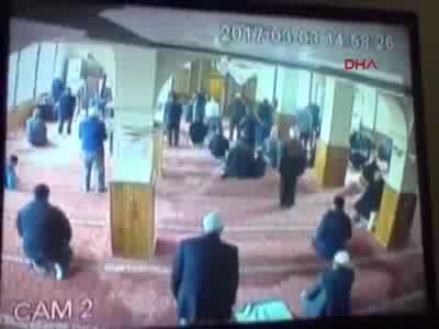 Cemaatten bağış paralarını çalmaya çalışan şüpheliye dayak