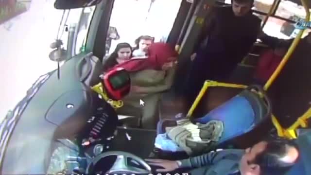 Otobüs şoförü hasta kadını hastaneye böyle yetiştirdi