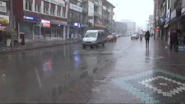 Bahar geldi derken kar sürprizi yaşandı