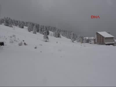 Bursa Uludağ'a 2 günde 15 santim kar yağdı