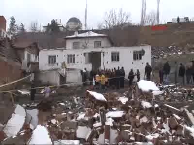 Ankara'da gecekondu çöktü: Ölü ve yaralılar var