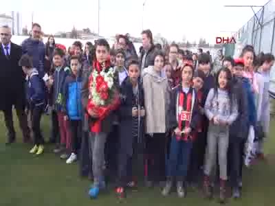 Eskişehirspor'a öğrencilerden moral ziyareti