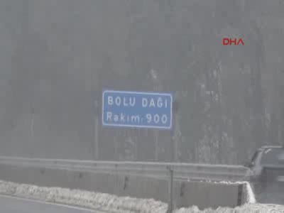 Bolu Dağı'nda kar ulaşımı yavaşlattı