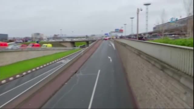 Paris'teki havaalanında iki saldırı!