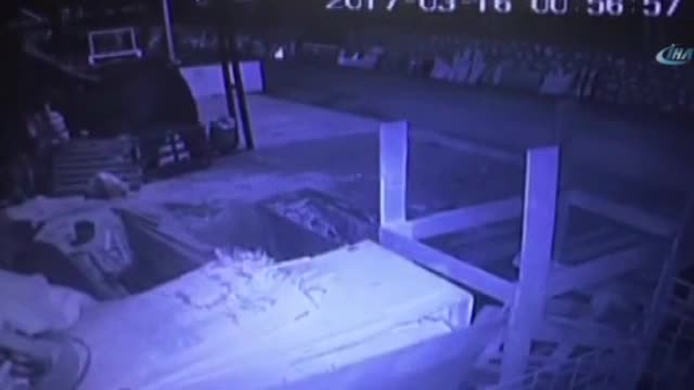 Amasya'da patrona kızdı, iş yerini yaktı