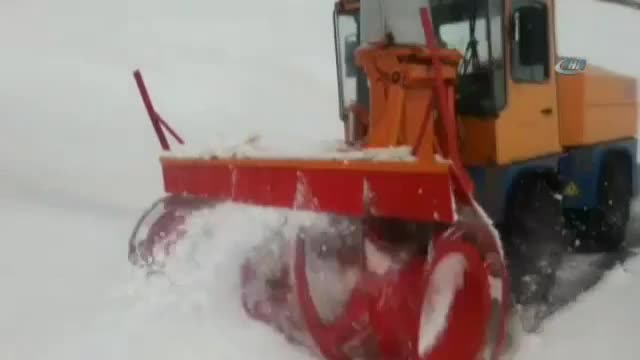 Mart Doğu'da kazma kürek yaktırıyor