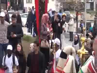 Bursa'da nevruz kutlamalarında yabancı öğrencilerin mehter ilgisi
