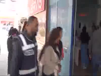 Yakalanınca 'Güzel çek ben yaptım' diyerek poz verdi!