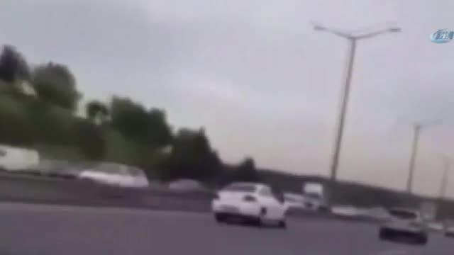 Trafik magandasının ölümle oyunu kamerada