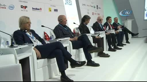 Vodofone Türkiye CEO'su Deegan, Bursa'da mobil teknolojiyi anlattı