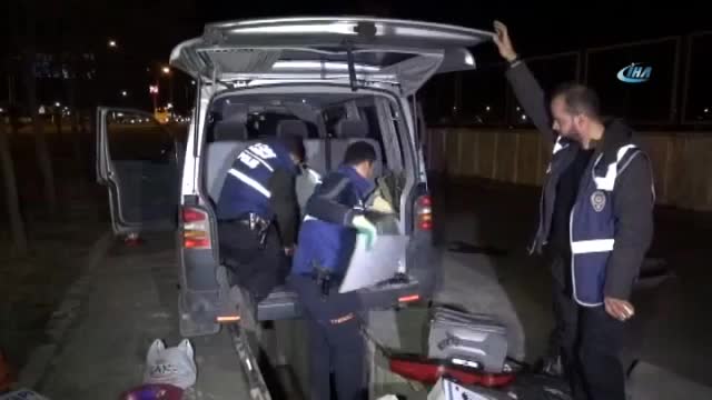 Aksaray'da minibüsün her yerinden kaçak sigara çıktı