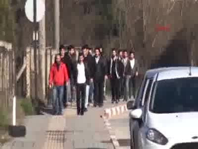 Bartın'da ülkücü grup Ümit Özdağ'ı protesto etti