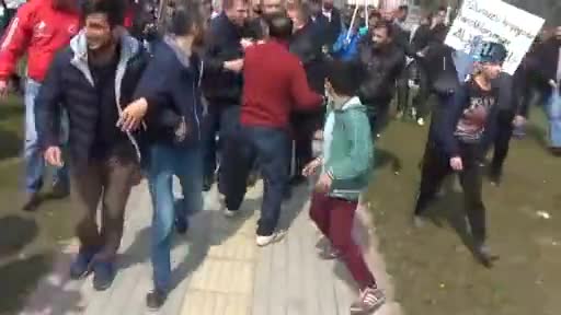 Bursa'da uyuşturucuyu protesto eden mahalleli yol kapattı