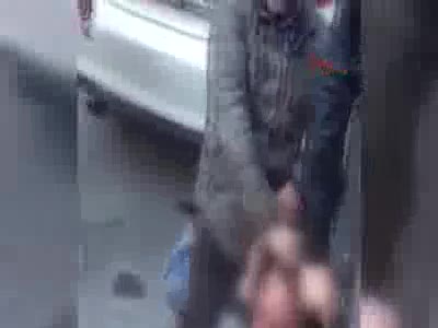 Kız öğrencilere laf atan tacizciyi linç ettiler!