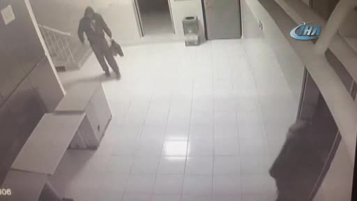 Bursa'da okul hırsızları kameraya böyle yansıdı