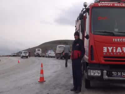 İki araç kafa kafaya çarpıştı: 1 ölü, 6 yaralı