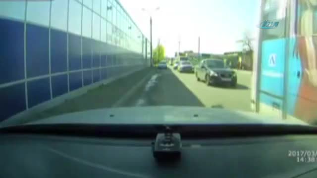 Dikkatsiz kadın canından oluyordu