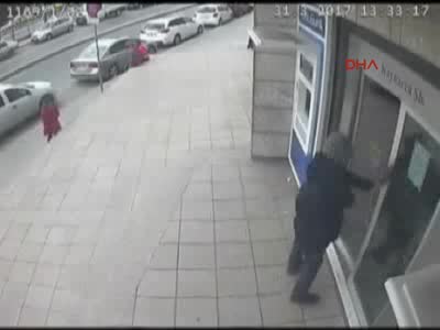 Soyguncuyu güvenlik böyle durdurdu
