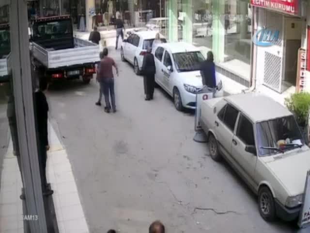 Polis-torbacı kovalamacası kamerada