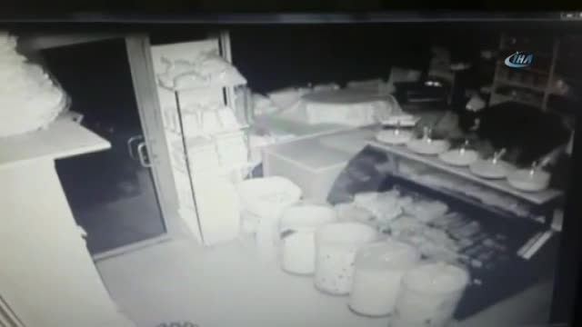 Aynı gecede 4 ayrı iş yerine girdiler