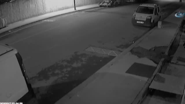 Aynı dükkana 5 dakika arayla iki kere girdiler