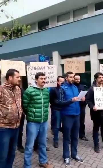 Bursa'da TOFAŞ emekçileri işten atmaları protesto etti