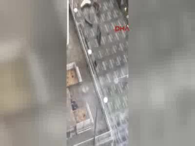 İsveç'in başkenti Stockholm'de kamyonlu saldırı! - 3