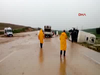 Erdoğan'ın mitingine giden otobüs devrildi: 3 ölü, 30 yaralı