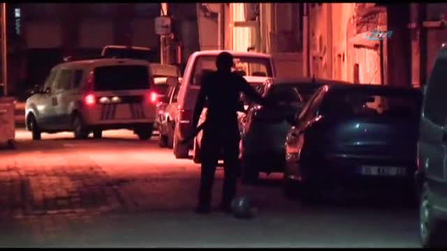 Alkol alıp pompalı tüfekle intihara kalkışan genci polis ikna etti