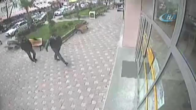 Banka müdürünün dikkati dolandırıcıları yakalattı