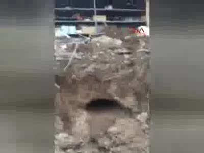Patlamanın olduğu yerde tünel girişi tespit edildi