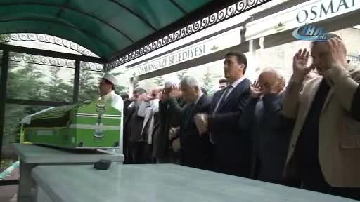 Bursa'da otomobil temizlik işçilerinin arasına daldı: 1 ölü, 2 yaralı