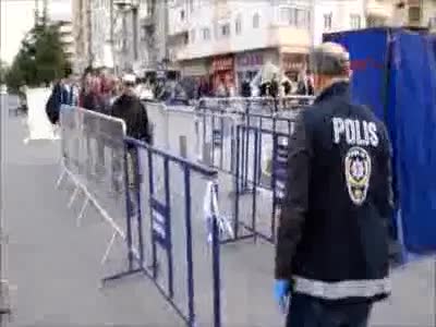 HDP mitinginde satırlı saldırı girişimini polis engelledi