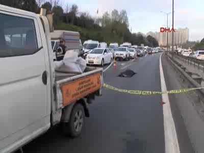 TEM'deki feci kaza trafiği durdurdu