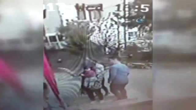 Yolu trafiğe kapatıp 500 kiloluk kasayı çaldılar