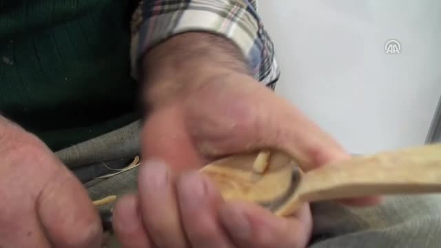 62 yıldık ahşap kaşık ustası, Bursa'da ürünlerini sergiledi