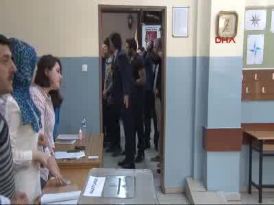 11. Cumhurbaşkanı Abdullah Gül oy kullandı