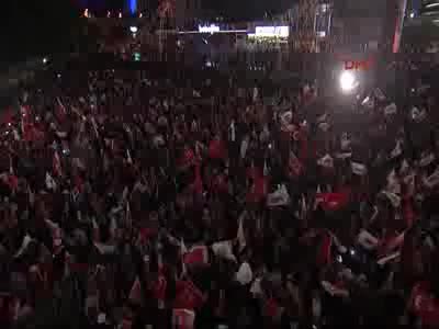 AK Parti Genel Merkezi'nde evet kutlaması
