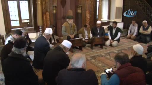 Bursa'da bu camide yüz yıllardır Miraç Kandilinde süt dağıtılıyor