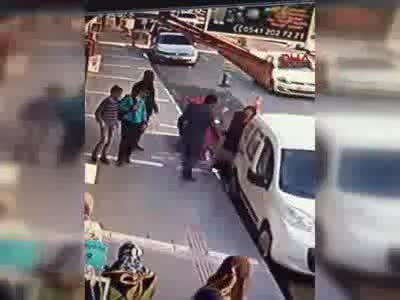 Kız kardeşlerin cadde ortasındaki kavgası kanlı bitti