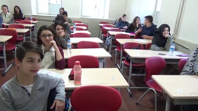 Bursa'da öğrenciler TEOG snavına girdi, veliler dualar okudu