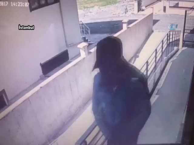 Güpegündüz hırsızlık kamerada